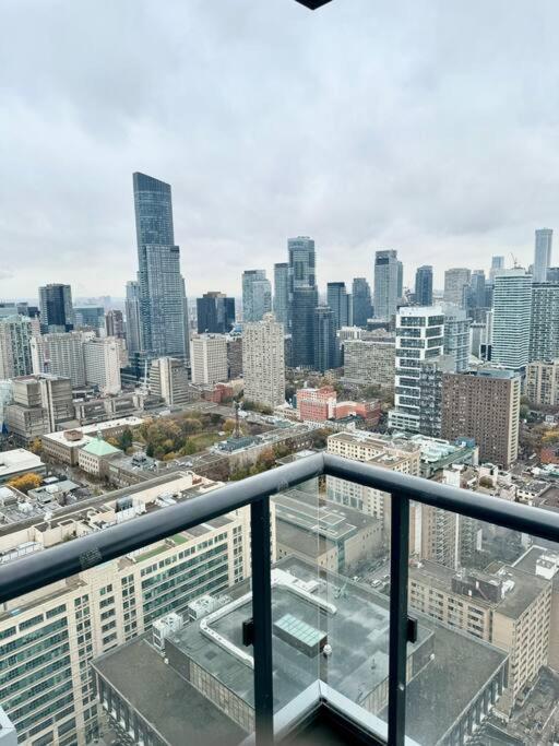 Cozy Condo Near Eatoncentre Mall Toronto Dış mekan fotoğraf