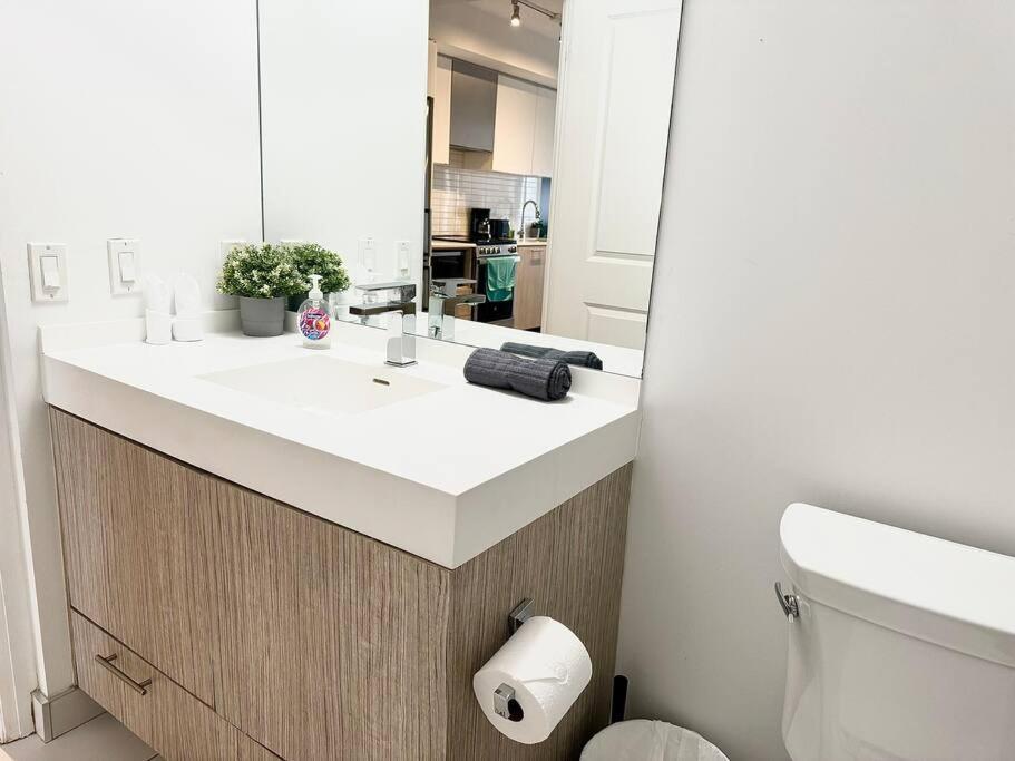 Cozy Condo Near Eatoncentre Mall Toronto Dış mekan fotoğraf
