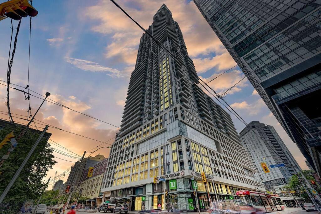 Cozy Condo Near Eatoncentre Mall Toronto Dış mekan fotoğraf